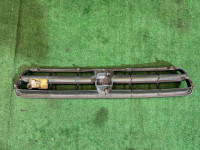 Решетка радиатора SUBARU LEGACY B4 OEM 91121AE160 BE5 1999 silver 792