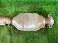 Secção central do escape SUBARU LANCASTER OEM 44200AE050 BH9 2001 EJ254 AT