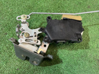 Fecho da porta da bagageira SUBARU LEGACY OEM 63032AE020 BHE 2002 White 51E, 96H