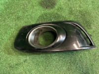 Заглушка вокруг туманки правая 57731AE600 SUBARU LEGACY B4