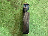 แป้นคันเร่ง MERCEDES-BENZ C-CLASS OEM A2033000704 W203 2006 SILVER 775U