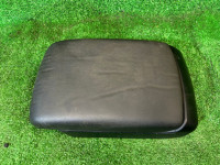 グローブボックス・アームレスト высокий SUBARU LEGACY OEM 92111AG000JC BL5 2003 black 32J