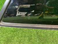 Стекло багажника правое целый молдинг SUBARU LEGACY OEM 65210AE000NB BH5 2000