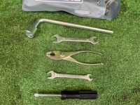 車載工具セット SUBARU LEGACY OEM 97010AA020 BH9 2000