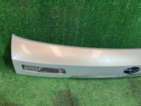 Embellecedor entre los pilotos traseros Накладка пятой двери SUBARU OUTBACK OEM 84261AG040GA BPE 2004