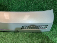 Embellecedor entre los pilotos traseros Накладка пятой двери SUBARU OUTBACK OEM 84261AG040GA BPE 2004