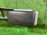 Porta-luvas e apoio de braço SUBARU FORESTER OEM 92113FE100ND SG5 2007 WHITE 51E