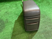 グローブボックス・アームレスト SUBARU LANCASTER OEM 92111AE010AD BHE BH9 1998 BEIGE 8L5