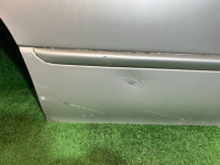 ประตูหลังขวา Цвет 792 SUBARU LEGACY OEM 60400AE400 BH9 2000 SILVER 792