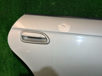ประตูหลังขวา Цвет 792 SUBARU LEGACY OEM 60400AE400 BH9 2000 SILVER 792