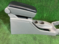 手套箱与扶手 SUBARU FORESTER OEM 92113FE100ND SG5 2007 GREY 61K
