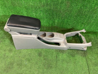 手套箱与扶手 SUBARU FORESTER OEM 92113FE100ND SG5 2007 GREY 61K