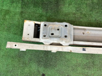 フロントバンパーレインフォースメント SUBARU LEGACY OEM 57711AE000 BE5 2000