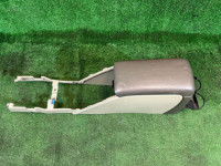 Бардачок подлокотник 92111AE010AD SUBARU LANCASTER