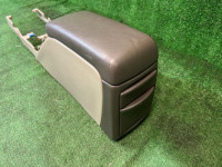 Guantera y reposabrazos SUBARU LANCASTER OEM 92111AE010AD BHE BH9 1998 BEIGE 8L5