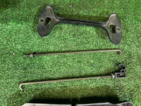 Suporte da bateria SUBARU LANCASTER OEM 82122AA011 82161AA040 82182AA040 BH9 2003