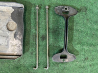 Крепление аккумулятора SUBARU LANCASTER OEM 82122AA011 82161AA040 82182AA040 82161AA010 BH9 2001