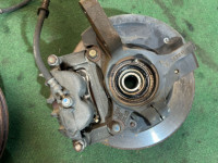 Ступицы передние SUBARU LANCASTER OEM 28313AE020 28313AE030 28052AA000 26310AC041 BH9 2001 EJ254 AT