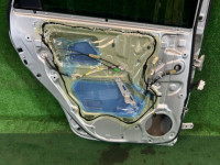 左リアドア цвет 1F7 TOYOTA PRIUS OEM 67004-47080 ZVW30 2012 1F7 SILVER