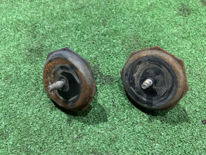 Отбойники рычагов задние SUBARU LEGACY OEM 20501AE000 BE5 2000 EJ206 AT