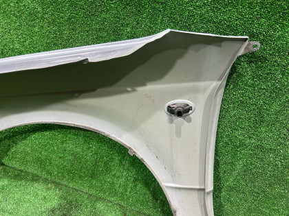 Крыло переднее правое