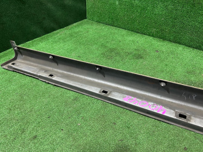 Порог левый