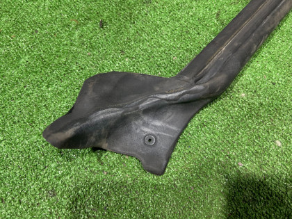 Уплотнитель дверей правый