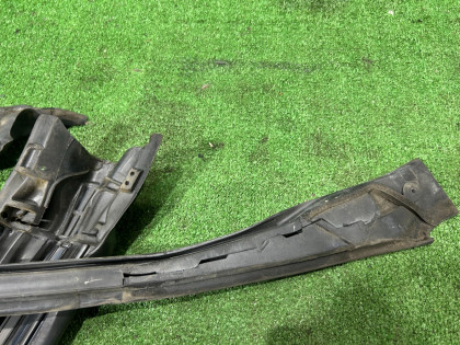 Уплотнитель дверей правый