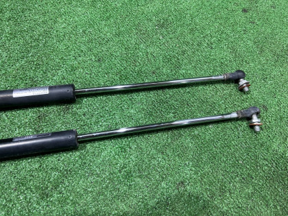 Амортизаторы крышки багажника