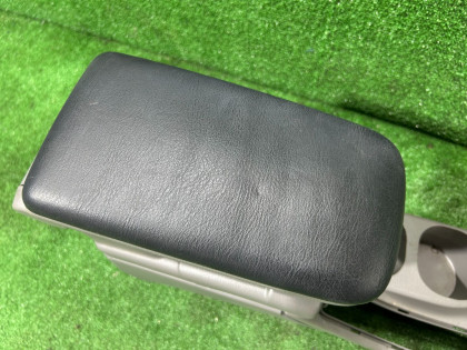 Guantera y reposabrazos SUBARU FORESTER OEM 92113FE100ND SG5 2007 BLACK 32J 32J
