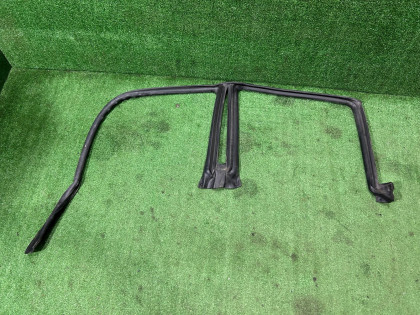 Уплотнитель дверей левый