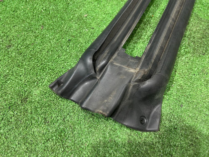 Уплотнитель дверей левый