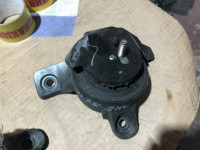 Подушка двс левая SUBARU LANCASTER OEM 41022AE110 BH9 2000 EZ30