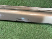 左门槛 цвет 8L5 SUBARU LANCASTER OEM 91111AE090MF BH9 2000 beige 8L5