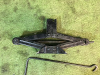 Домкрат SUBARU LANCASTER OEM 97030AC061 BHE 2002