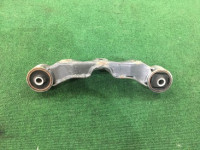 差速器支座 41310AG021 41310AG022 SUBARU OUTBACK