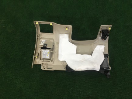 แผงพลาสติกใต้พวงมาลัย SUBARU OUTBACK OEM 66075AG001WA 66075AG021WA BP9 2005 gold 39J