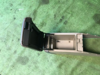 ช่องเก็บของและที่วางแขน SUBARU LANCASTER OEM 92111AE030AD BH9 1998 Beige 8L5