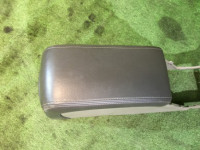 ช่องเก็บของและที่วางแขน SUBARU LANCASTER OEM 92111AE030AD BH9 1998 Beige 8L5
