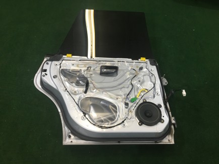 左リアドア SUBARU LANCASTER OEM 60400AE430 BH9 2001 Silver 1U2