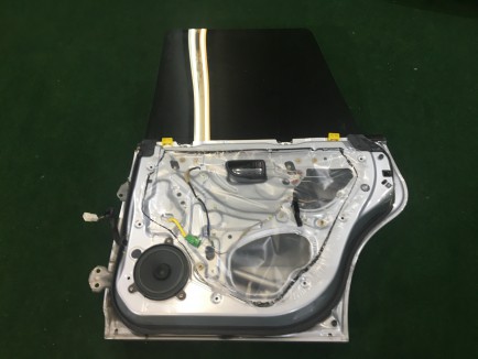 右后门 SUBARU LANCASTER OEM 60400AE420 BH9 2001 Silver 1U2