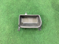Porta-objetos sob o rádio SUBARU LANCASTER OEM 92173AE020 BH9 2001 Silver 1U2