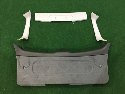 Обшивка пятой двери 94320AE011AC 94310AE000OB 94310AE020OB 94310AE030OB SUBARU LANCASTER
