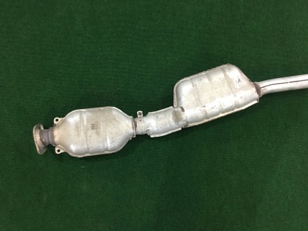 Средняя часть глушителя SUBARU LANCASTER OEM 44200AE050 44200AE051 BH9 2001 EJ254