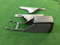 Porta-luvas e apoio de braço SUBARU LEGACY OEM 92111AE010AC BH9 2001 Silver 01G