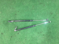 Амортизаторы пятой двери SUBARU LANCASTER OEM 63260AE020 63260AE030 BHE 2000 white / grey 0U4