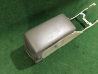 手套箱与扶手 SUBARU LANCASTER OEM 92111AE010AD BHE 2000 white / grey 0U4
