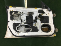 ประตูหน้าซ้าย SUBARU LANCASTER OEM 60009AE050 60009AE070 BHE 2000 white / grey 0U4