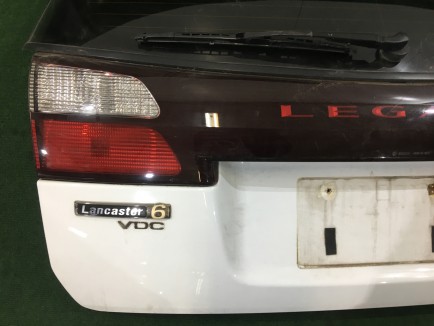 Portón trasero SUBARU LANCASTER OEM 60800AE040 BHE 2000 white / grey 0U4