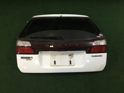 Portón trasero SUBARU LANCASTER OEM 60800AE040 BHE 2000 white / grey 0U4